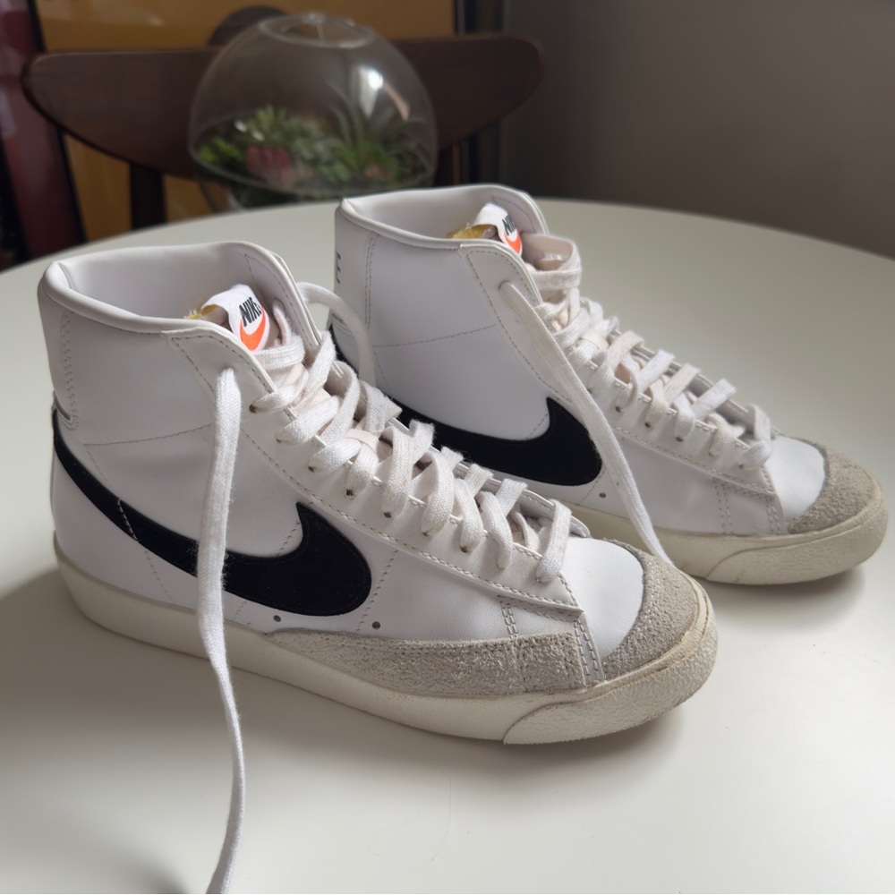ike Women's Blazer Mid 77 Vintage High-Top Sneakers Size 8.5